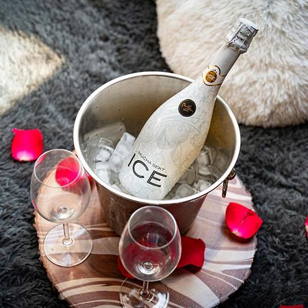 Golden River Apartment プラハ エクステリア 写真