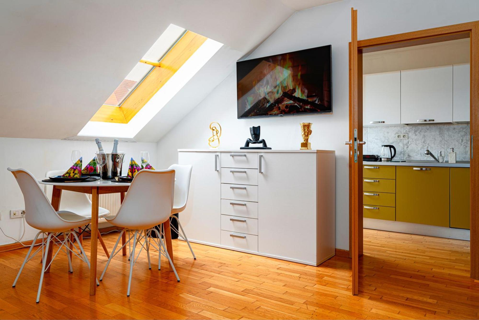 Golden River Apartment プラハ エクステリア 写真